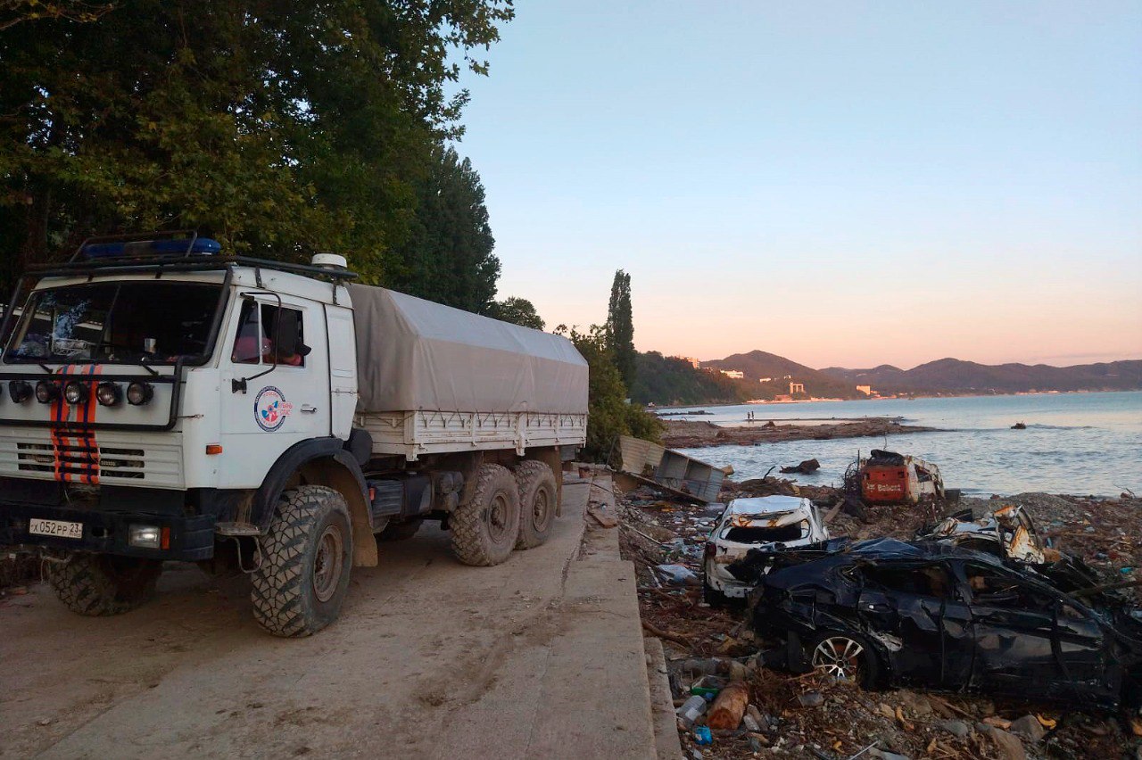 В Туапсинском районе из акватории моря достали три автомобиля и трактор -  Краснодарские известия