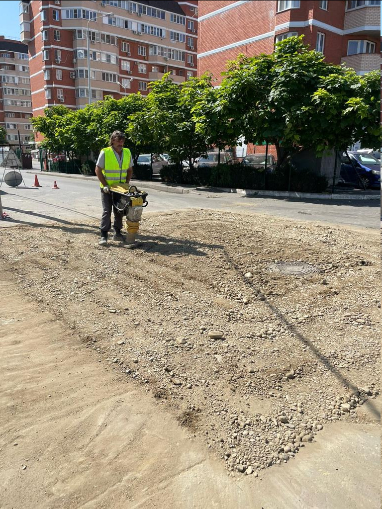 В центре Краснодара бомжи устроили себе зону отдыха: маленькие проблемы  большого города - Краснодарские известия