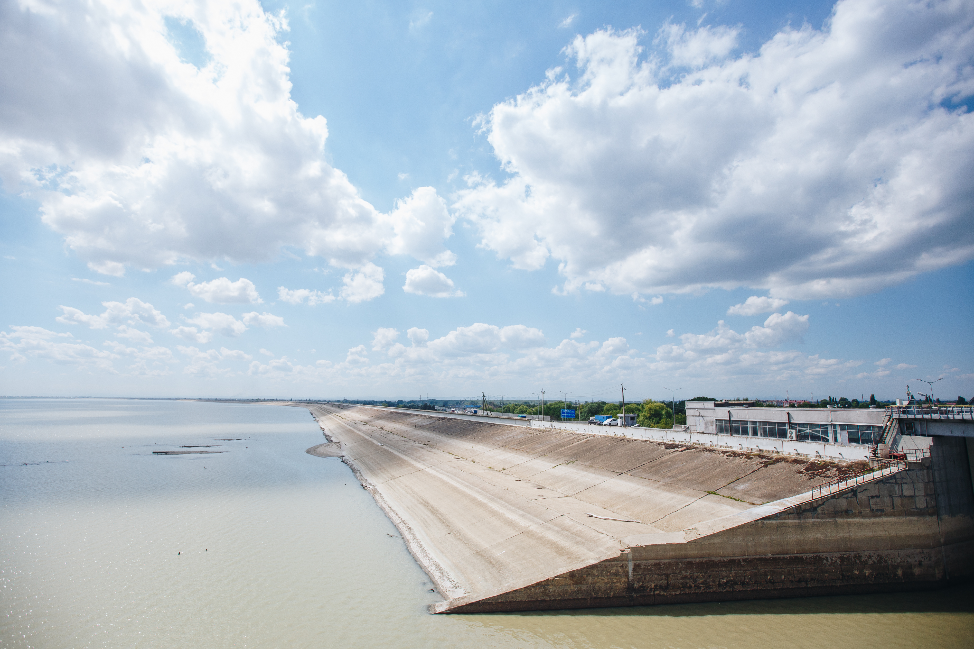 Самое большое водохранилище краснодарского. Кубанское водохранилище Краснодар. Краснодарское море водохранилище. Краснодарское водохранилище Адыгея. Краснодарское водохранилище обмелело.