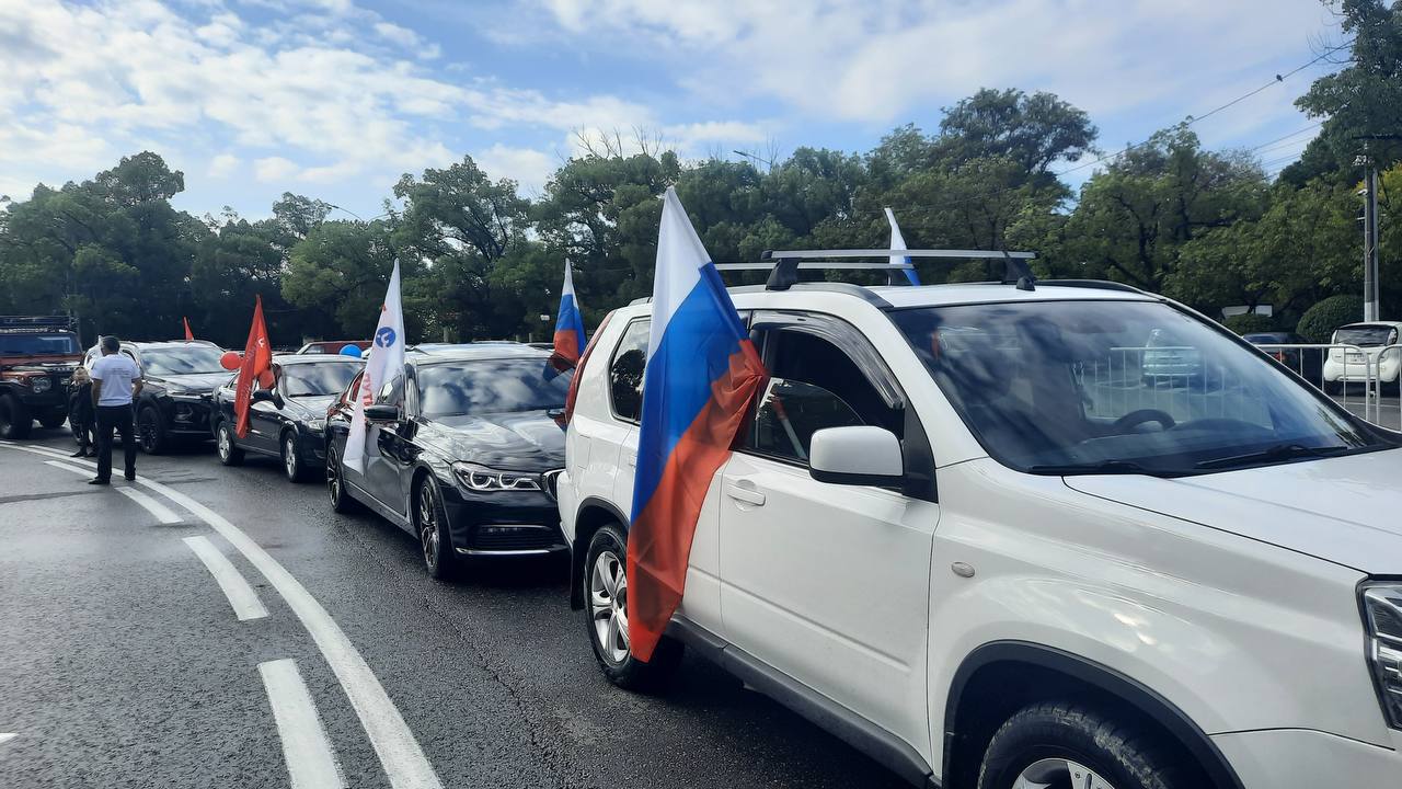 Краснодарцы приняли участие в автопробеге в честь дня рождения Путина -  Краснодарские известия