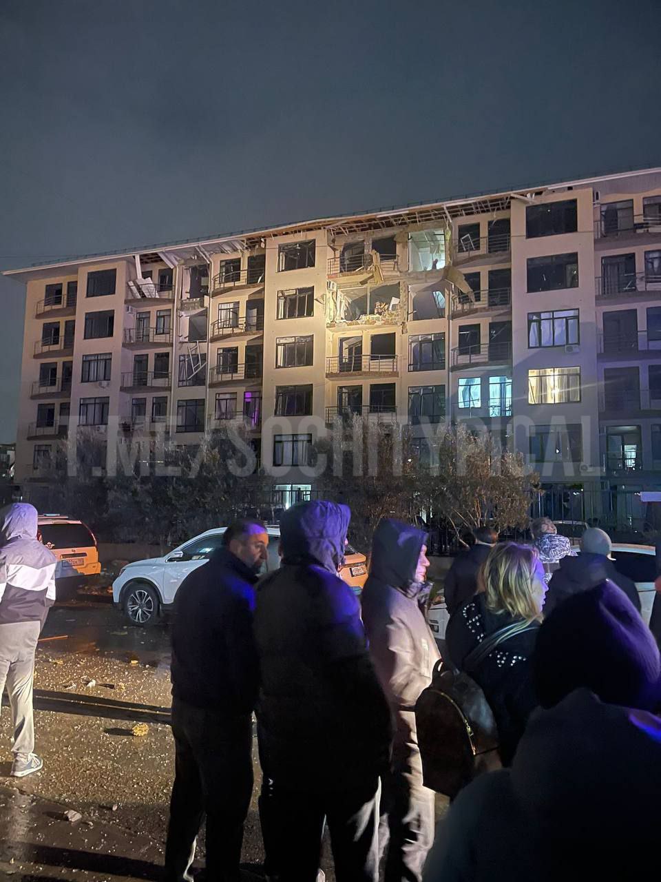 В Сочи в результате разрушения балкона шестиэтажки пострадали два человека  - Краснодарские известия