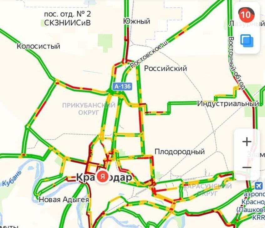 Пешком быстрее: На дорогах Краснодара образовались пробки в 10 баллов