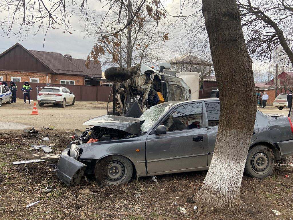 В Усть-Лабинске пьяный водитель ГАЗели устроил ДТП | 02.02.2021 | Краснодар  - БезФормата