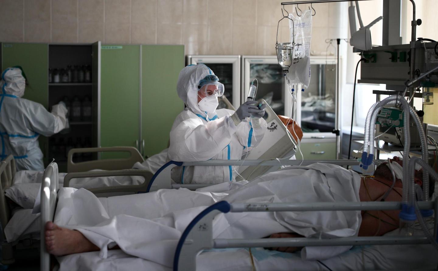 Главный инфекционист Кубани развеял мифы о создании и «побочках» вакцины от коронавируса
