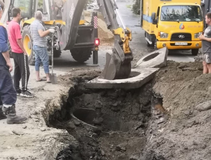 Прорыв водоканала. Авария на водопроводе в Краснодаре. Сети Водоканал Краснодар. Авария на водоканале Краснодар сегодня.