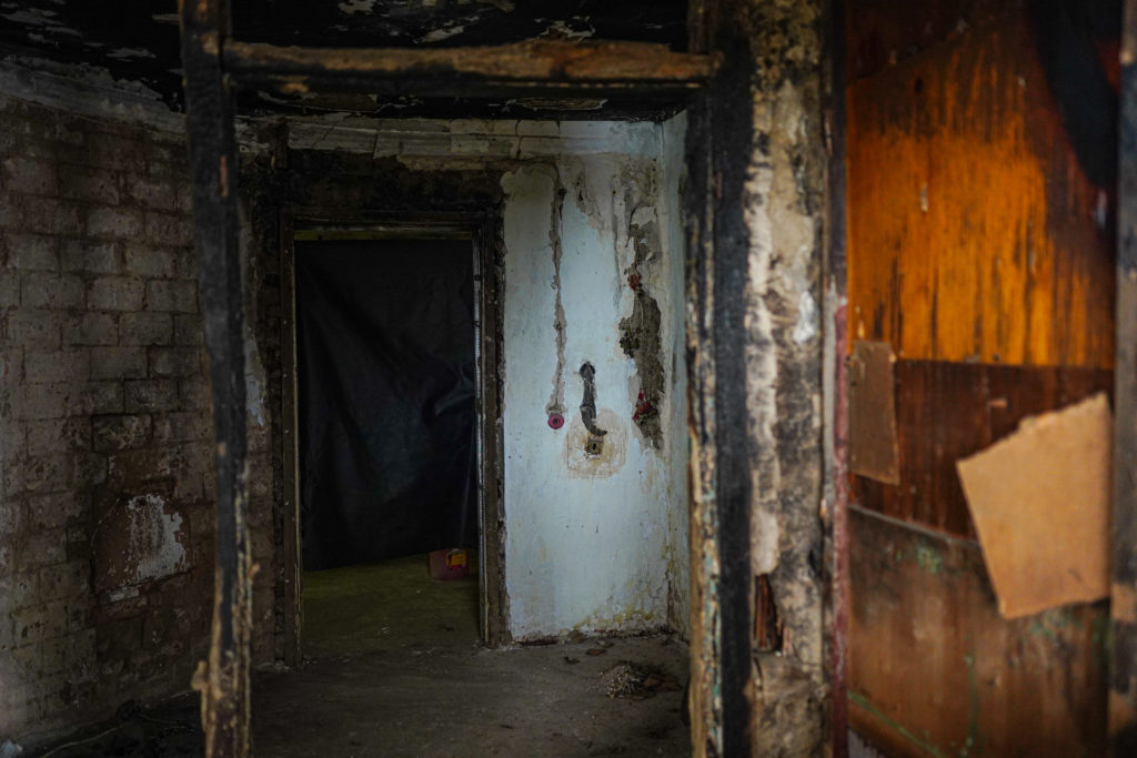 Квартира сгорела-воспоминания остались: пенсионер из Краснодара потерял дом из-за пожара