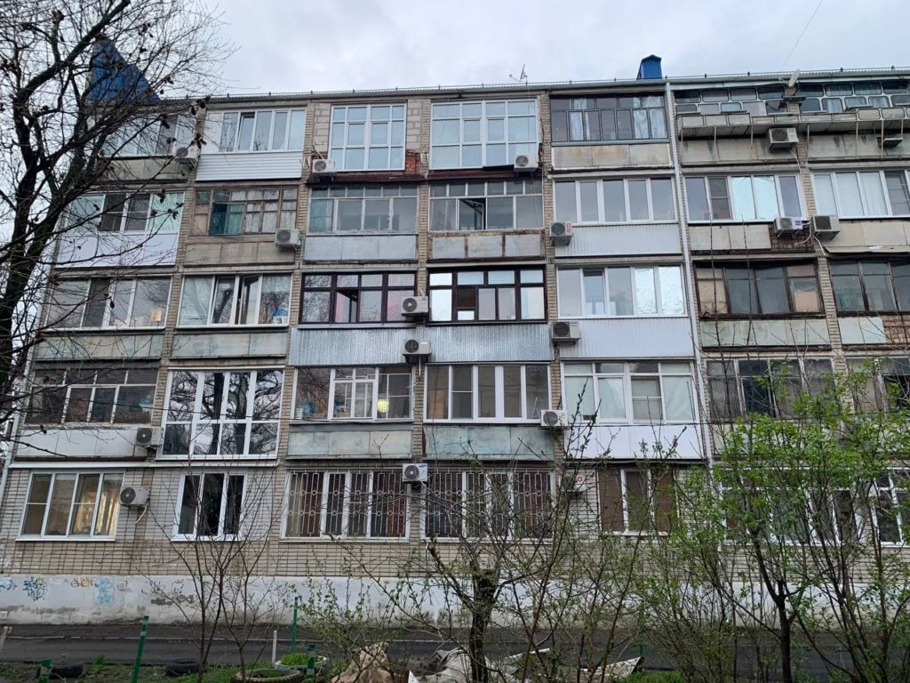 Согласуй, потом стекли: россиян взволновала новость о штрафах за перепланировку балконов
