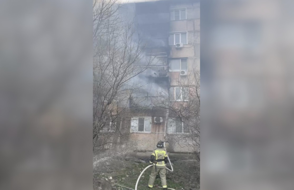 В Тимашевске горят четыре квартиры в пятиэтажке | 30.03.2022 | Краснодар -  БезФормата