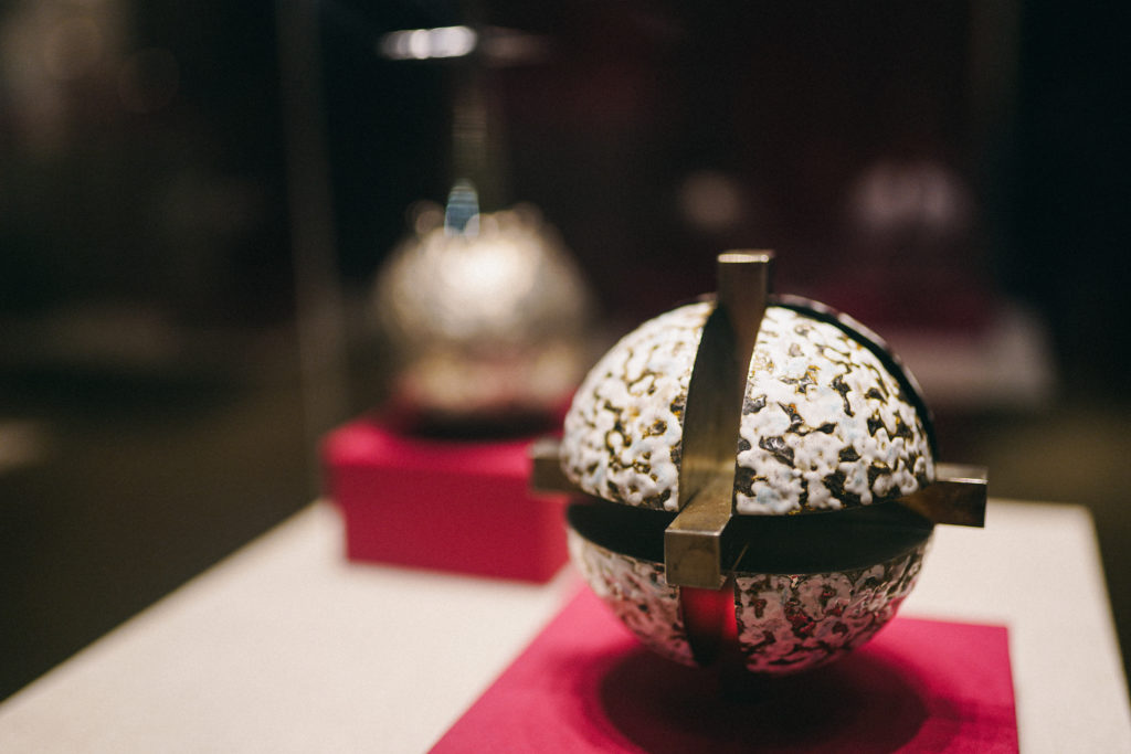 Изысканное искусство: в музее Фелицына открылась выставка ювелирных украшений Михаила Смаглюка -