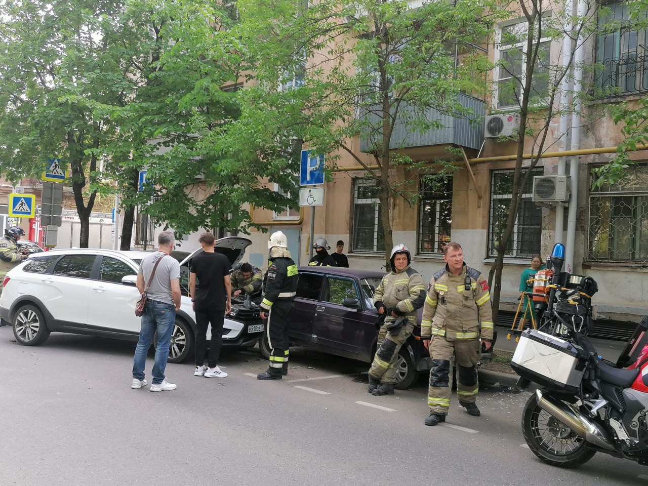 В центре Краснодара столкнулись шесть автомобилей | 29.04.2022 | Краснодар  - БезФормата