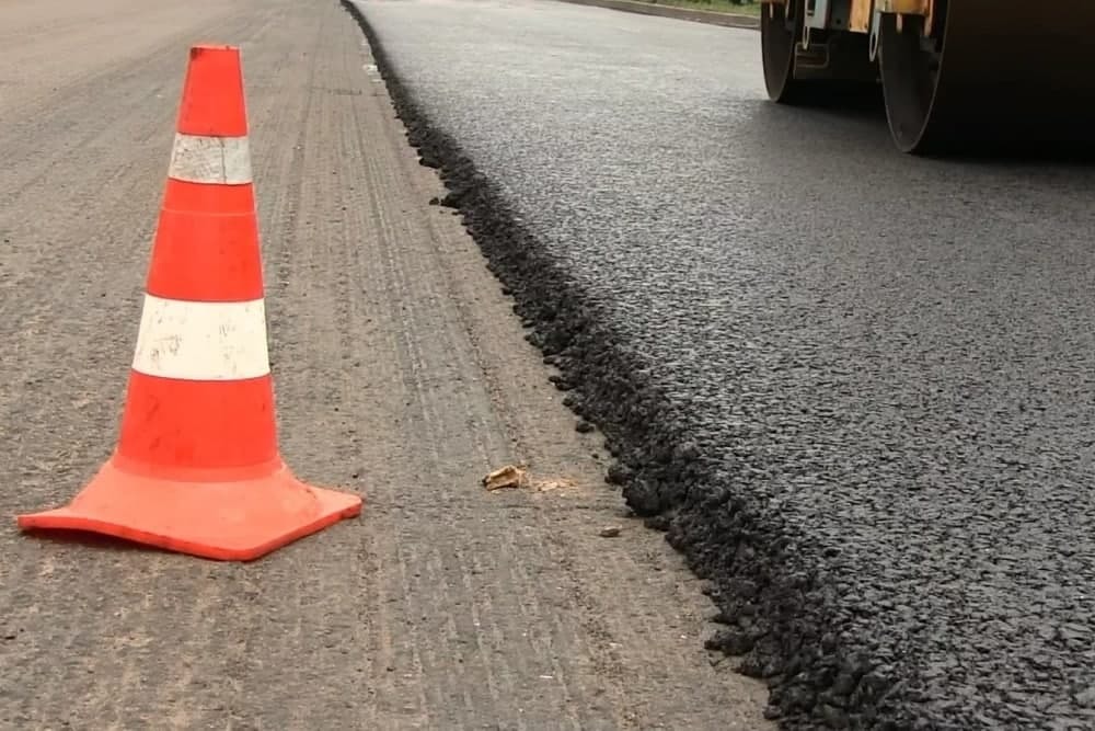 В Краснодаре приступили к укладке асфальтобетона на Почтовом тракте