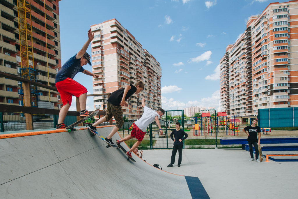 Рай для райдеров: где в Краснодаре можно покататься на роликах, самокатах и скейтбордах