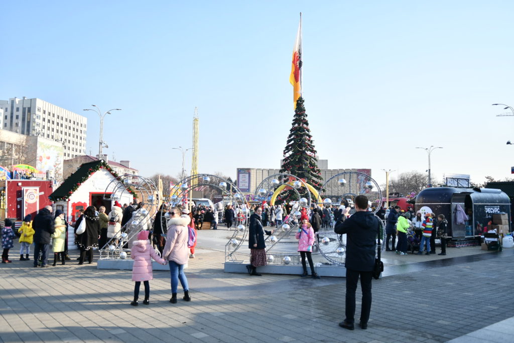 Н нов краснодар. Городская площадь. Краснодар новый год. Главная площадь новый год Краснодар. Новая площадь в Краснодаре.