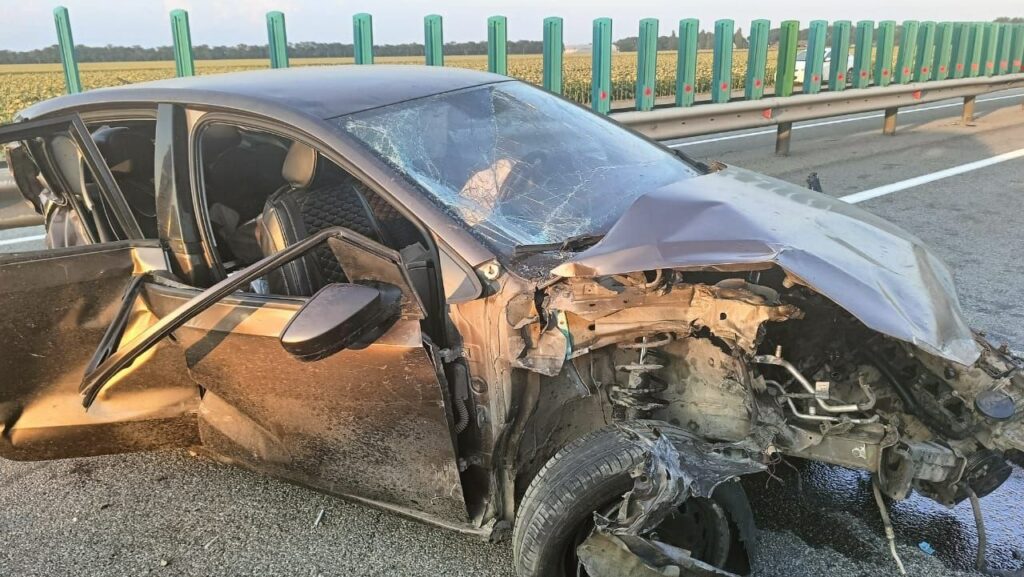 На Кубани в ДТП с грузовиком погиб водитель легковушки и пострадал пассажир
