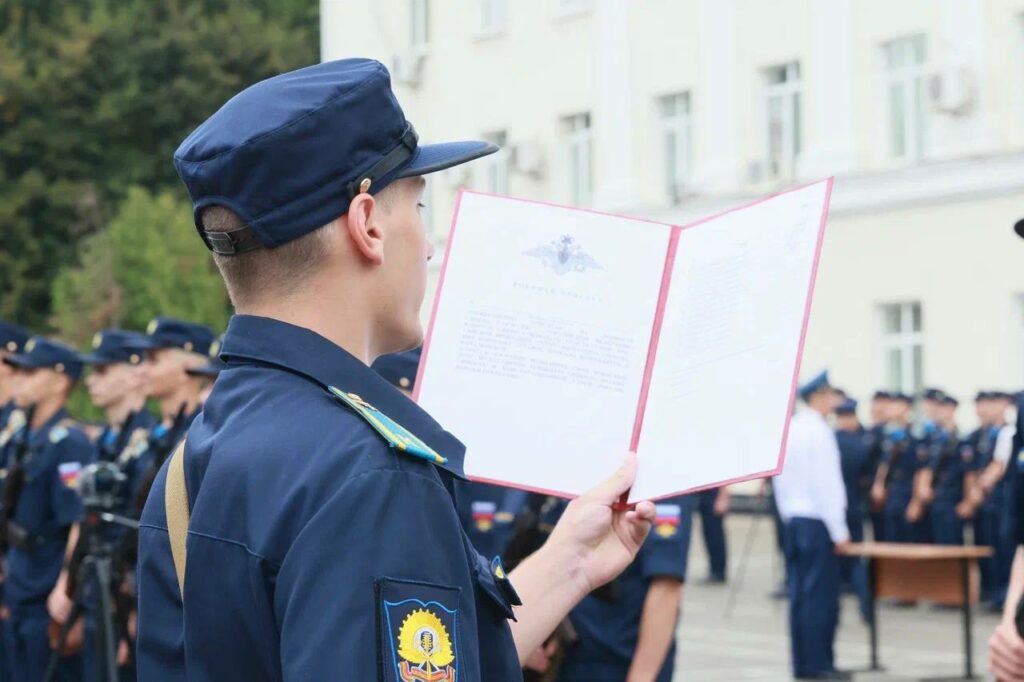 курсант летного принимает присягу