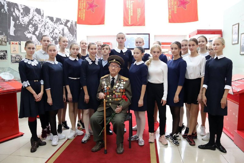 Скачать картинку с днем рождения анна
